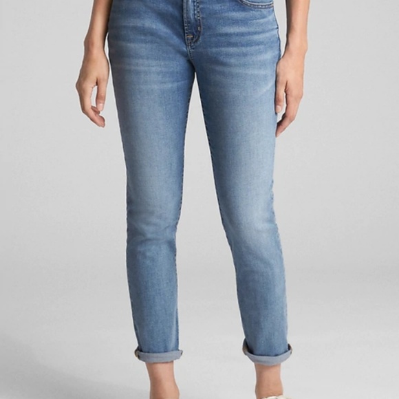 Gap Soft Wear Mid Rise Girlfriend Jeans 0/25 R - Picture 1 of 5